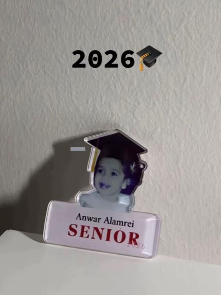 بروش تخرج أطفال بالاسم والصورة 2026 اكريليك