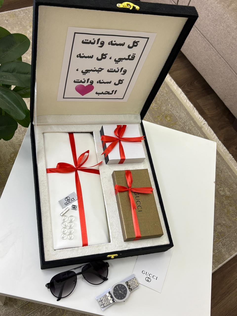 بوكس هدية زوج فاخر ساعة ونظارة ومحفظة بتغليف راقٍ