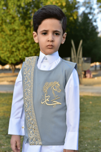 سديري أطفال رمادي مطرز بالاسم – تصميم ملكي فاخر للعيد والمناسبات