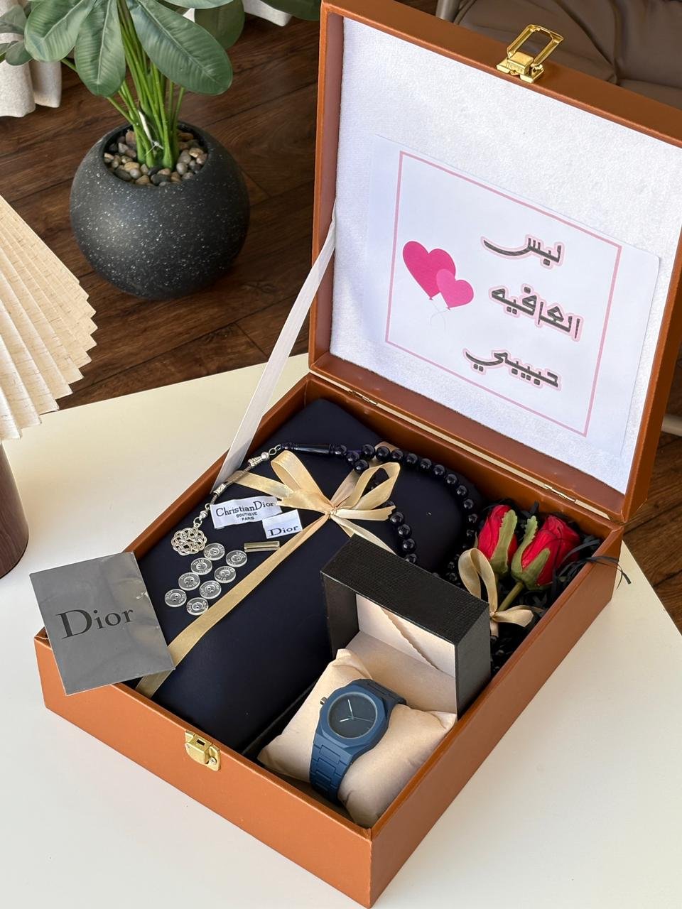 بوكس هدايا رجالي فاخر للعيد – قماش ديور مع ساعة وسبحة