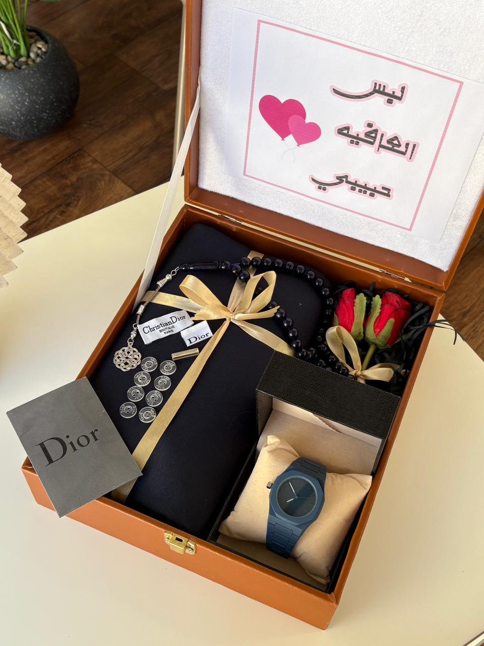 بوكس هدايا رجالي فاخر للعيد – قماش ديور مع ساعة وسبحة