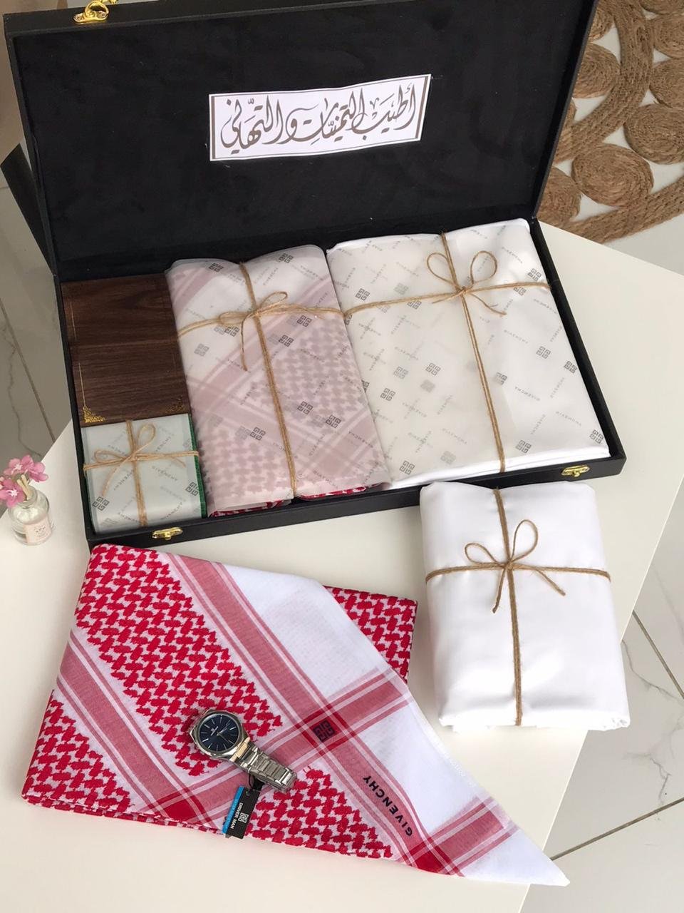 بوكس هدية تخرج رجالي فاخر جفنشي شماغ وساعة مع مبخرة