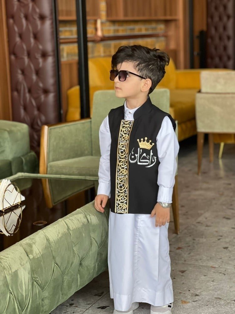 سديري أطفال ملكي بالاسم مع تطريز فاخر – زي عيد أطفال مخصص