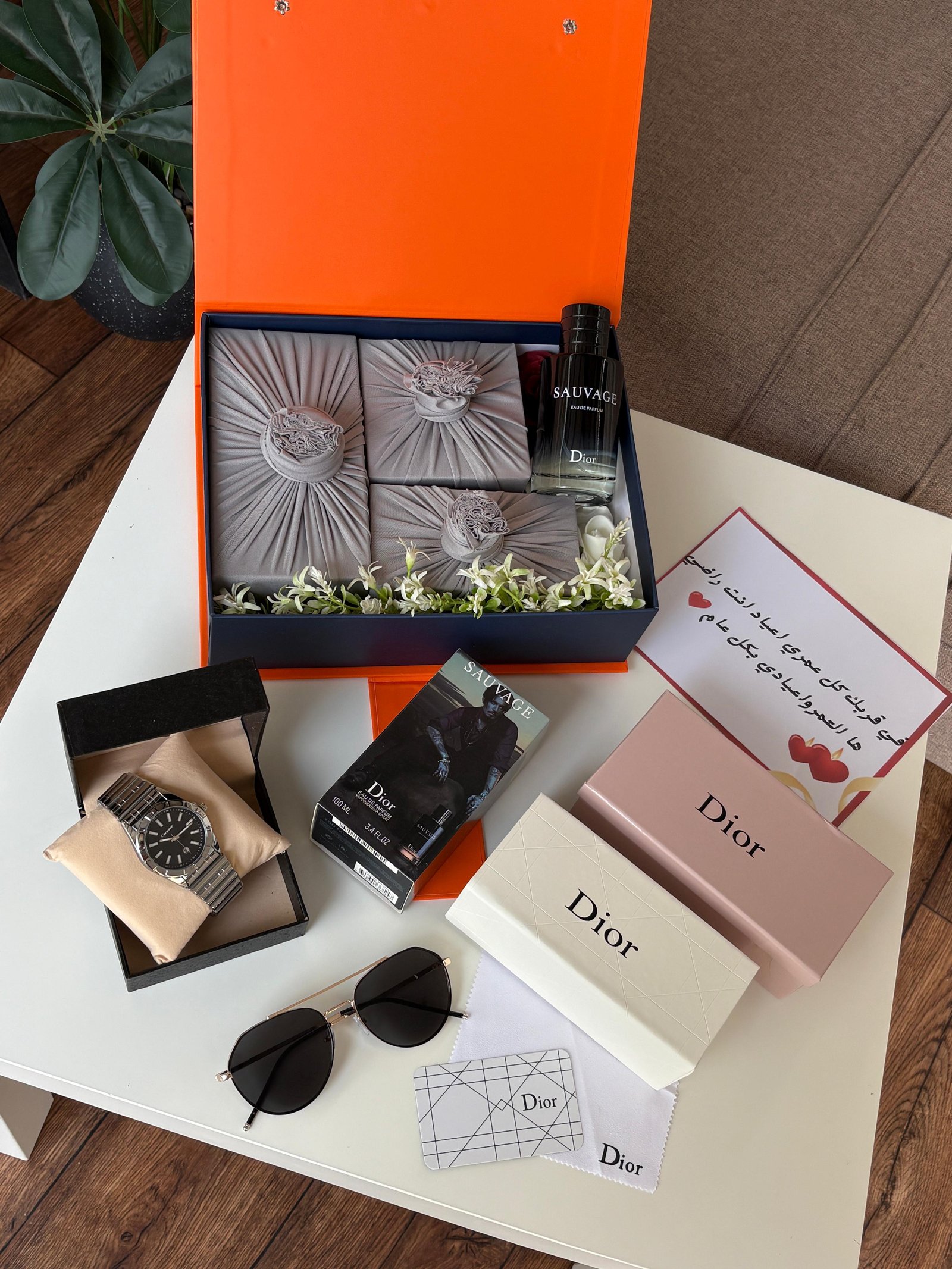 بوكس هدية تخرج رجالية 2026 – ساعة، نظارة وعطر مع تغليف فخم