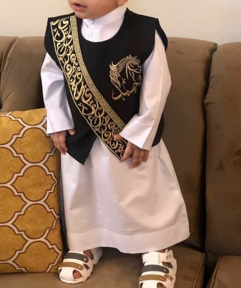 سديري أطفال فاخر تطريز الخيل بالاسم – زي عيد أولاد أنيق