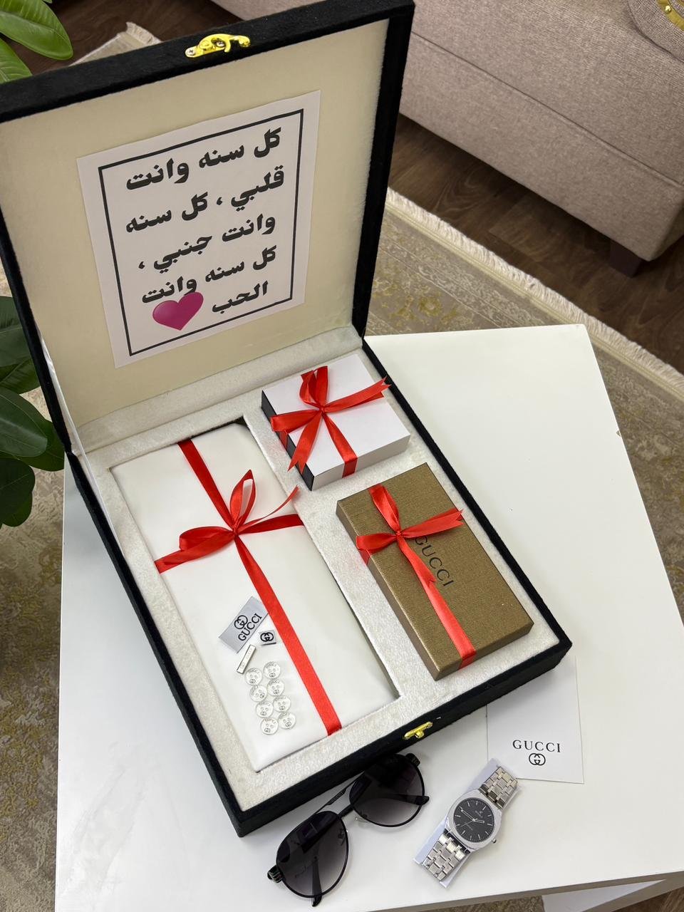 بوكس هدية زوج فاخر ساعة ونظارة ومحفظة بتغليف راقٍ