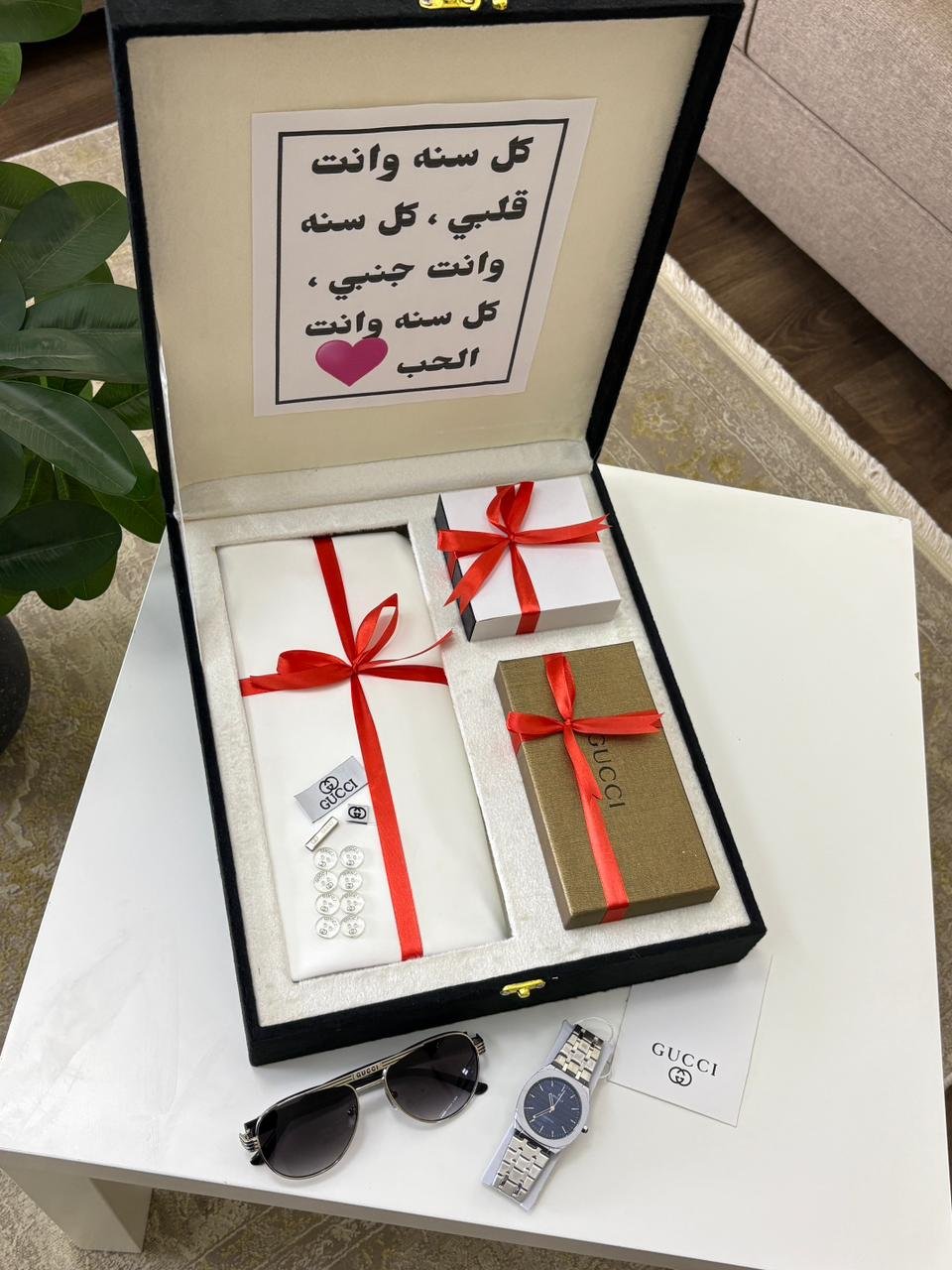 بوكس هدية زوج فاخر ساعة ونظارة ومحفظة بتغليف راقٍ