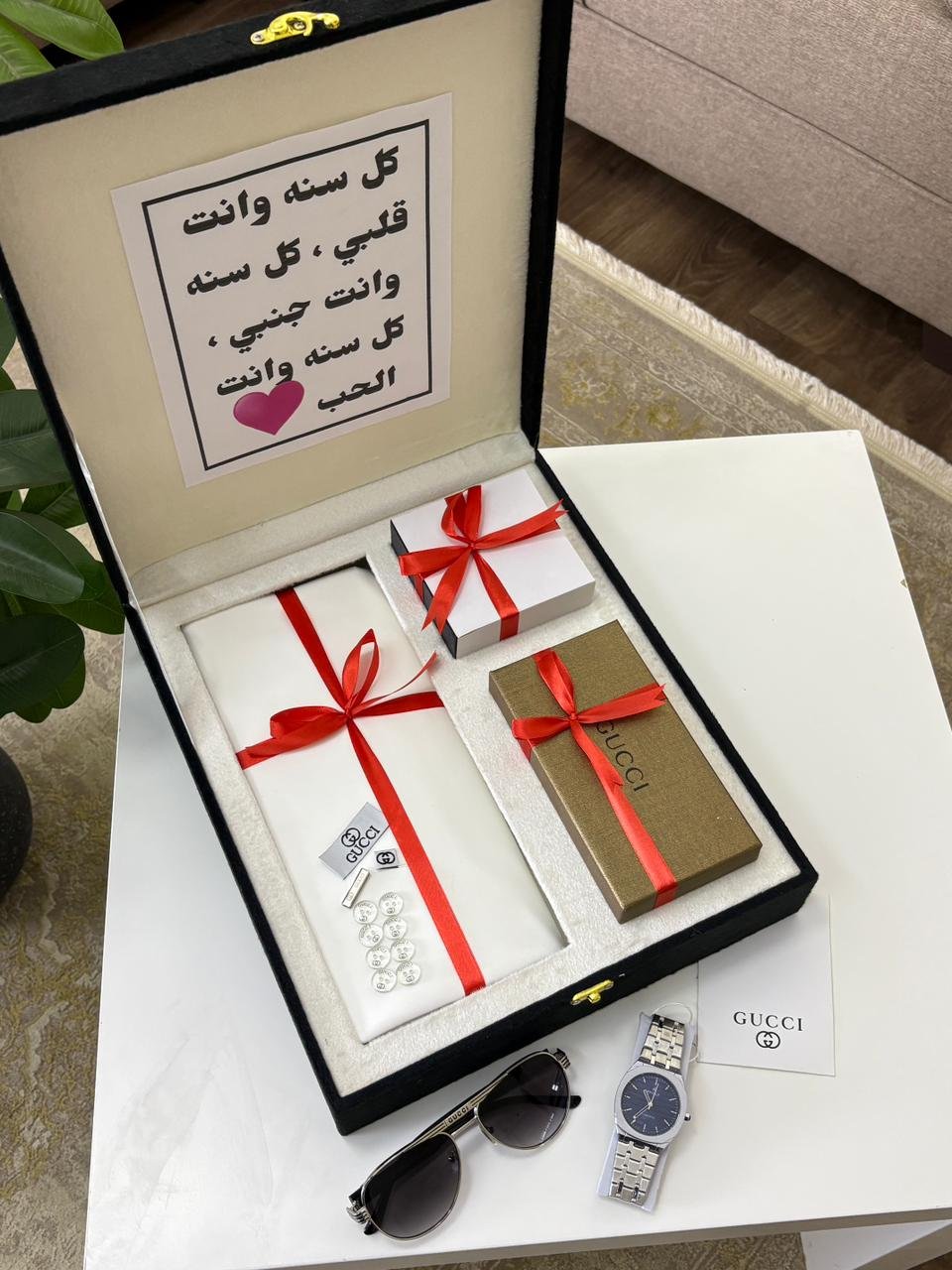 بوكس هدية زوج فاخر ساعة ونظارة ومحفظة بتغليف راقٍ