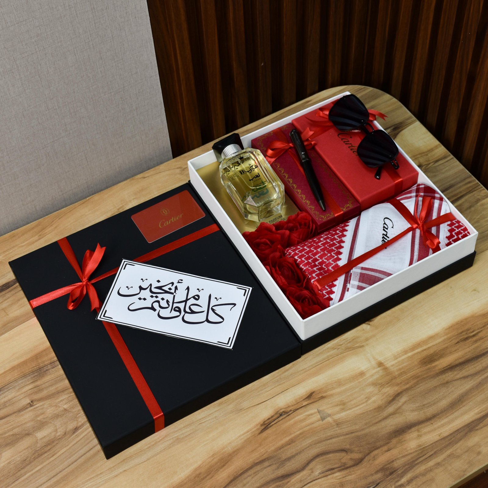 بوكس هدية رجالية فخم متكامل – شماغ أنيق وعطر رجالي ونظارة شمسية وقلم فاخر بتغليف راقٍ
