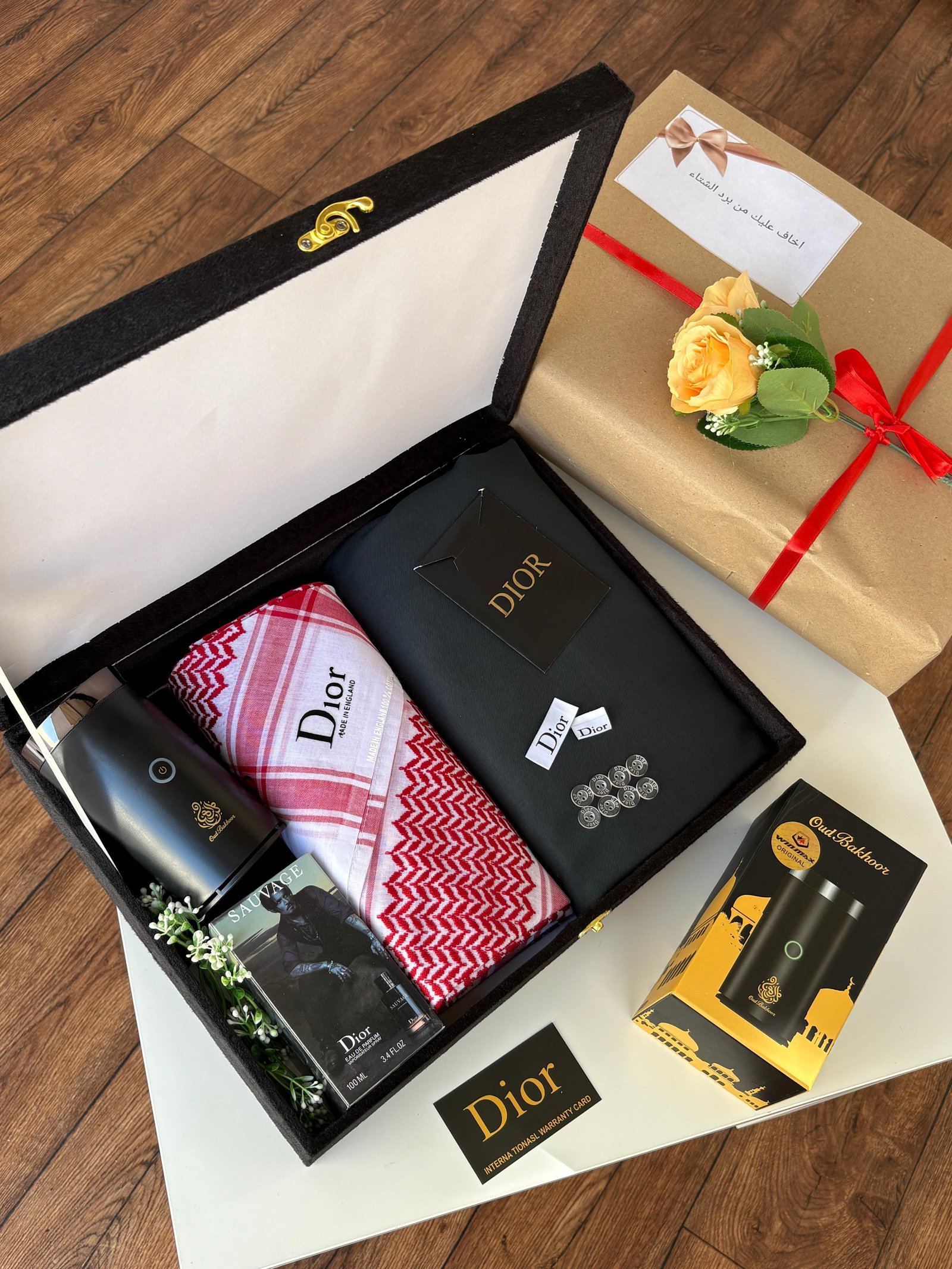 بوكس هدية رجالي ديور | شماغ فاخر + عطر ديور + مبخرة إلكترونية
