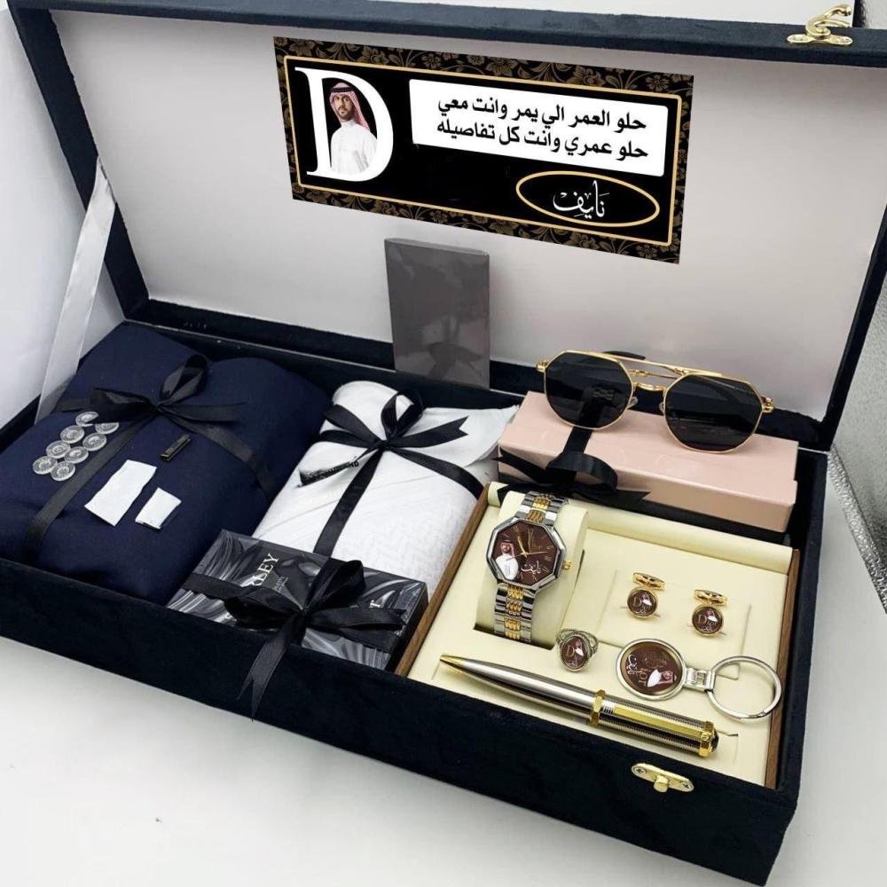 بوكس هدية رجالية فاخر مع تخصيص الاسم | ساعة، شماغ، نظارة، محفظة وإكسسوارات أنيقة