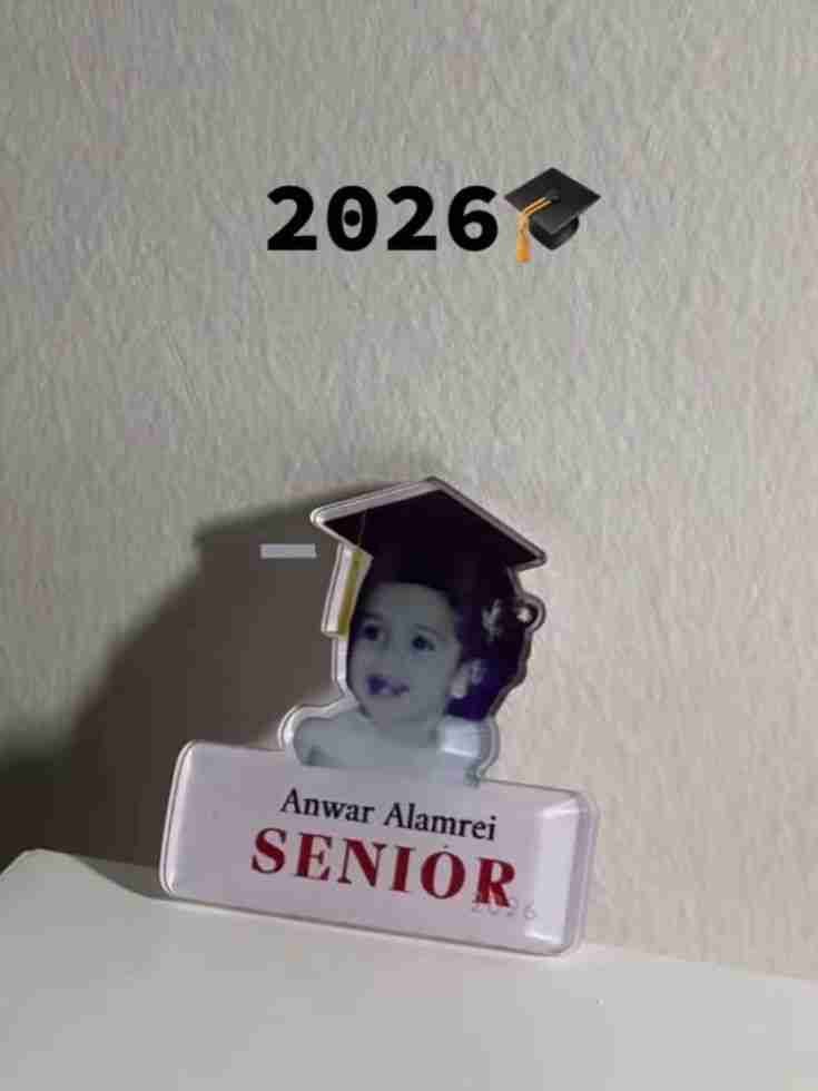 بروش تخرج أطفال بالاسم والصورة 2026 اكريليك