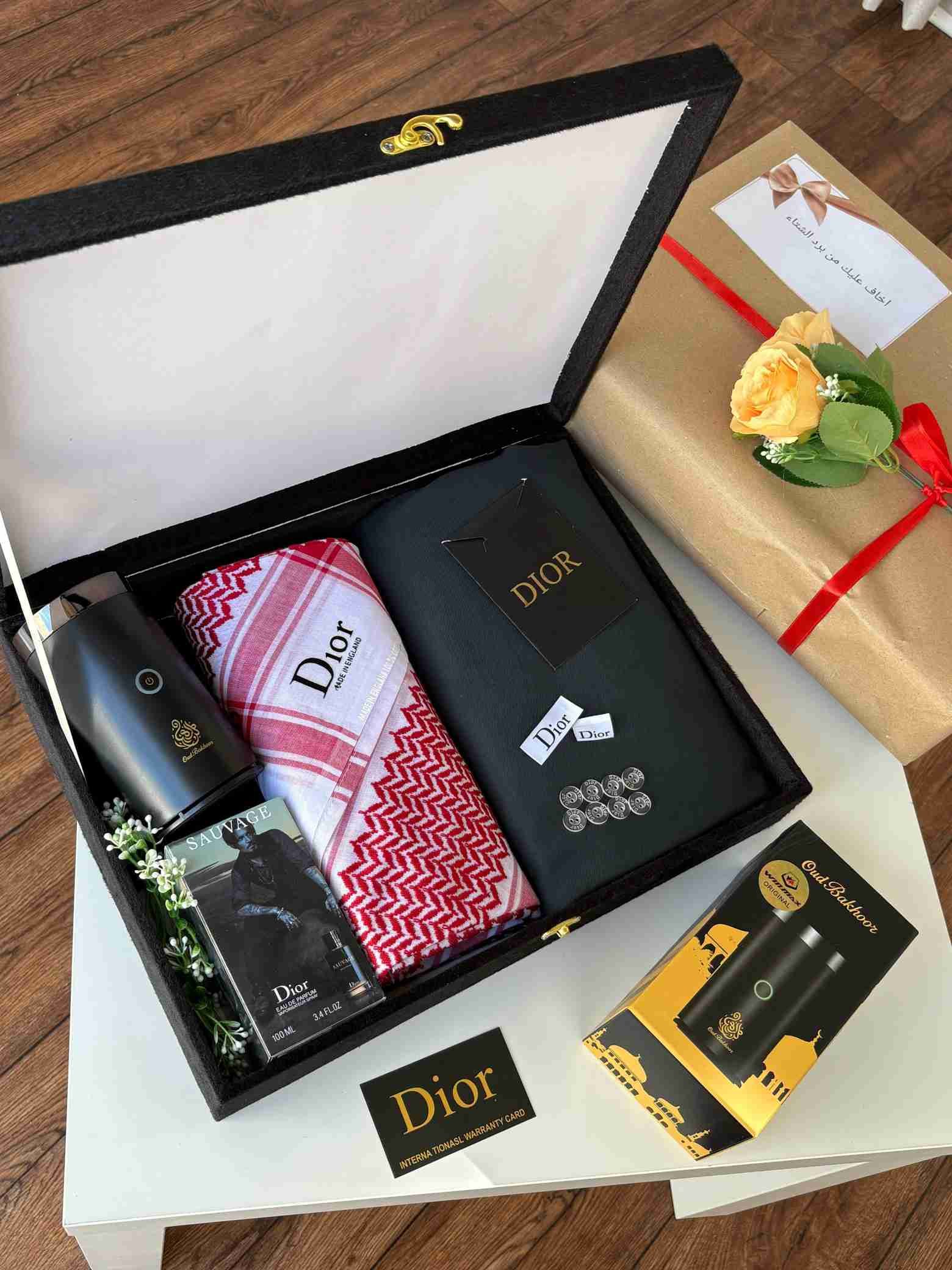 بوكس هدية رجالي ديور | شماغ فاخر + عطر ديور + مبخرة إلكترونية